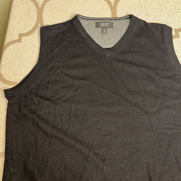 Nordstrom Men’s Shop 100% extra fine merino wool v-neckline sweater vest - Picture 10 of 11